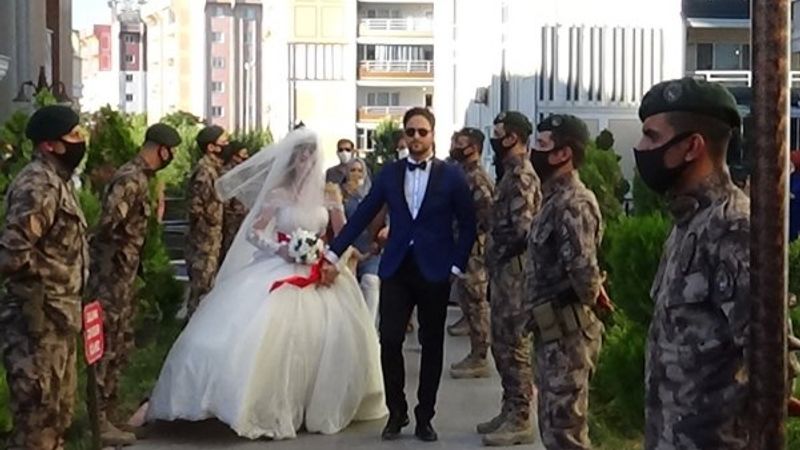 Şehit kardeşini, özel harekat polisleri düğüne uğurladı