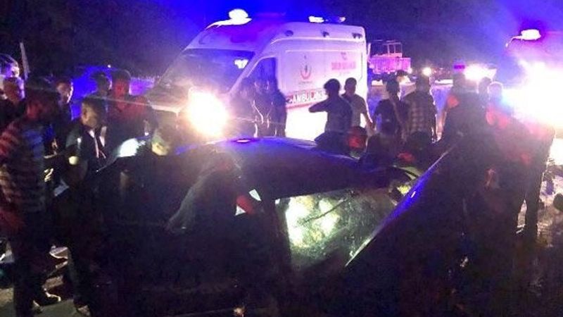 Aksaray'da iki araç kafa kafaya çarpıştı: 2 ölü 4 yaralı