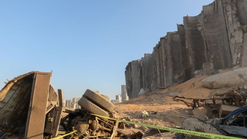 Lübnan'ın can damarı Beyrut Limanı enkaza döndü