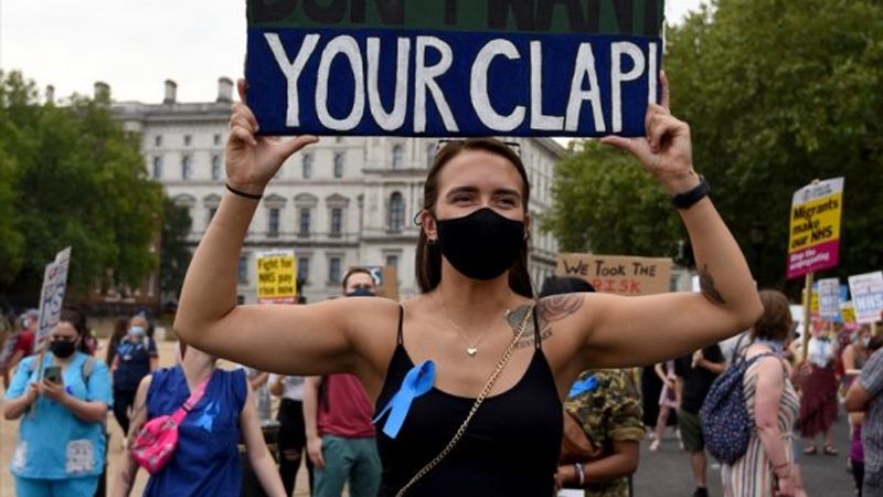 İngiltere'nin başkentinde hemşirelerin zam protestosu