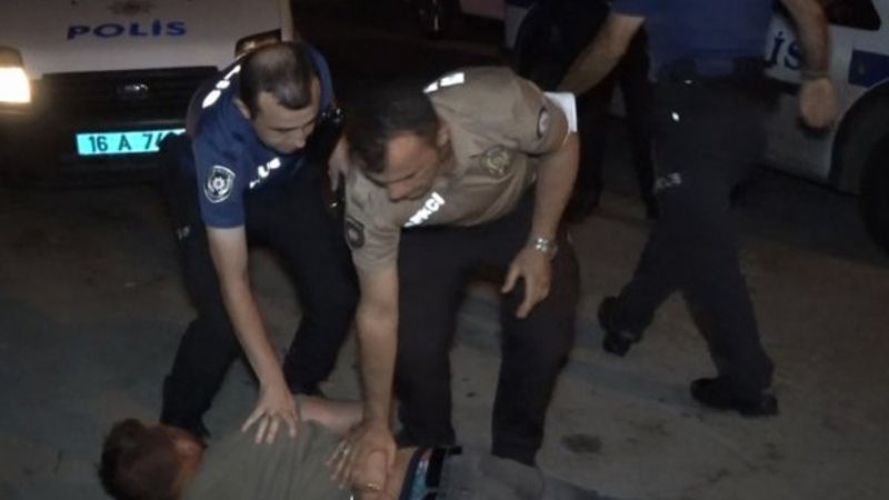 Bursa'da bekçi ve polisler ile 4 şüpheli arasında arbede