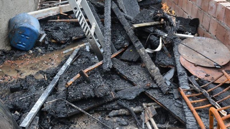 Sinop’ta 2 katlı ev küle döndü