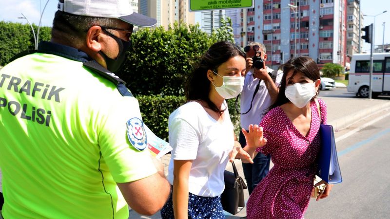 Adana'da polisin korona uyarısına verilen şaşırtan cevap