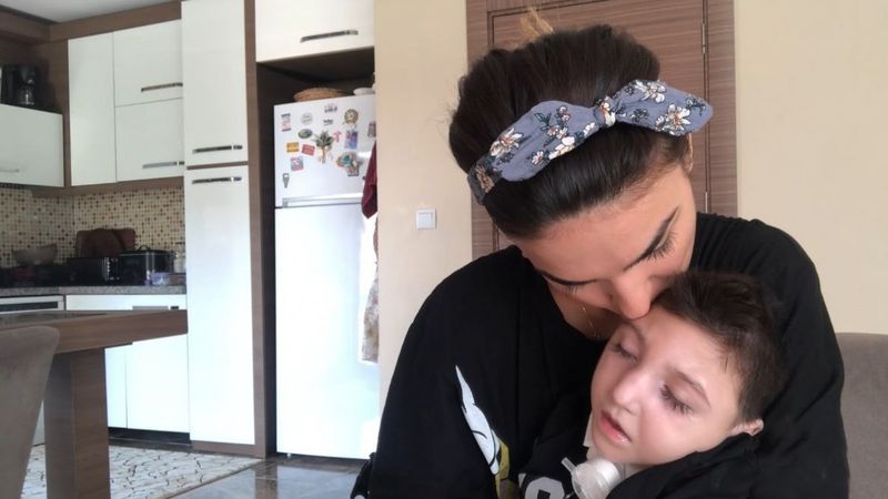 Oğlunun ağlamasıyla uyanan anne gözyaşlarını tutamadı