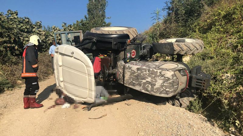 Mersin’de yaşlı çift traktörün altında can verdi