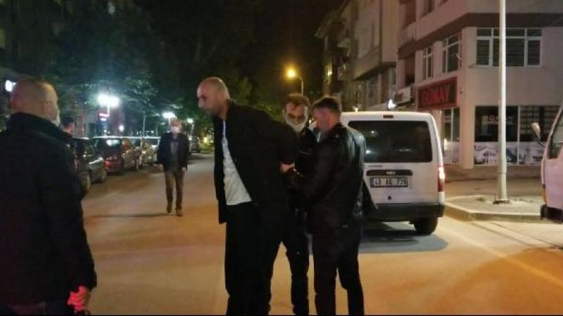 Kütahya'da tartıştığı arkadaşını kalbinden bıçakladı