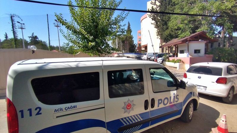 Adana'da silahını temizleyen polis kendini vurdu