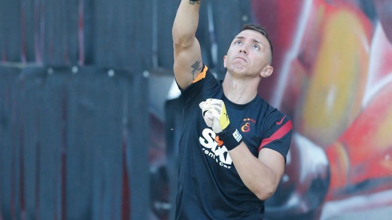 Muslera çalışmalarını sürdürüyor