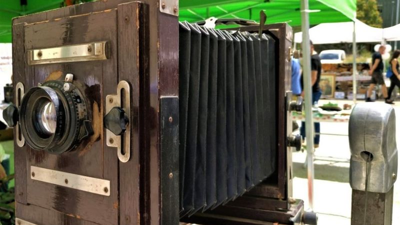 Körüklü fotoğraf makinesi görenleri hayran bırakıyor