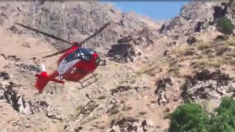 Korona hastası çoban, ambulans helikopter ile alındı