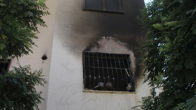 Adana'da madde bağımlısı şahıs kendi evini yaktı