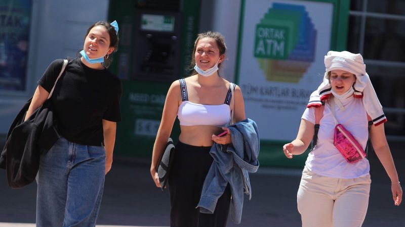 Antalya'ya 15 günde 325 bin turist geldi