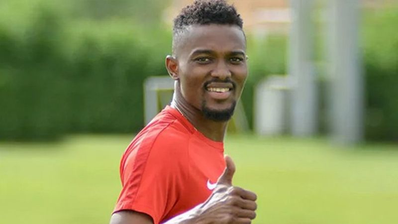 Beşiktaş'tan, Galatasaray'a göndermeli Mensah duyurusu