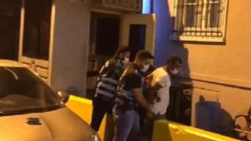 Fatih'te İSPARK önünde bir değnekçi yakalandı