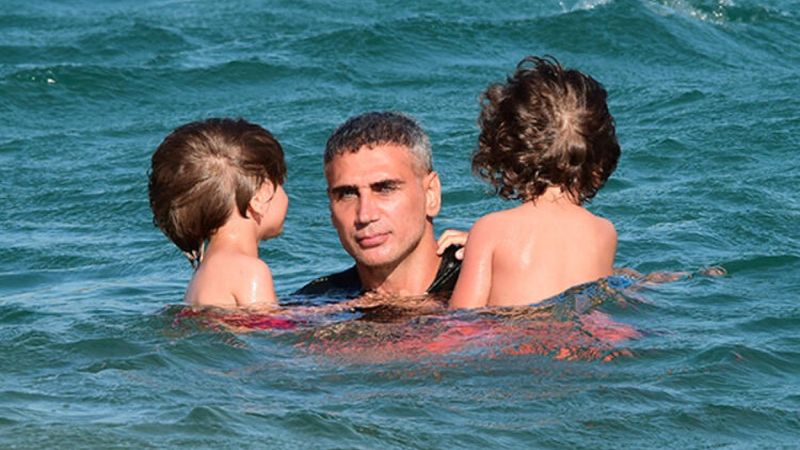 Doğuş, çocuklarıyla tatilde