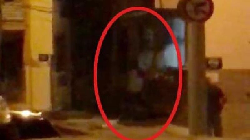 İzmir'de 5 yıl önce boşandığı eski eşini bıçakla tehdit etti