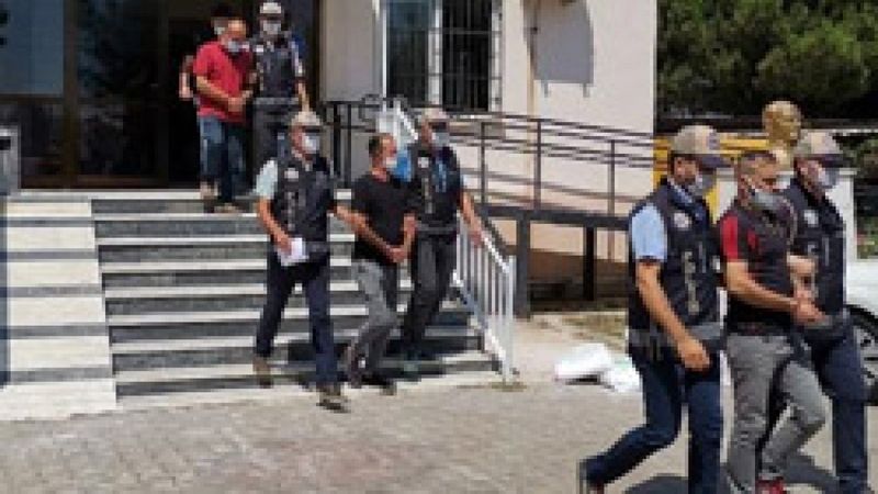 Aydın'da firarileri kargo görevlisi kılığındaki polisler yakaladı