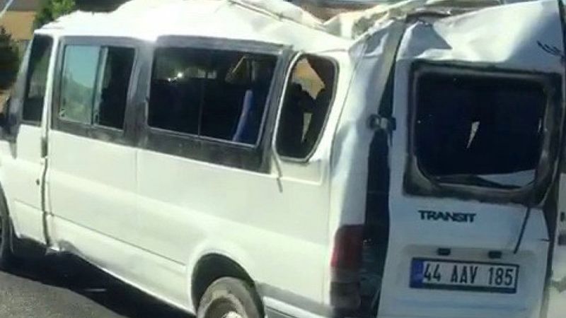 Adıyaman'da kaza yapan minibüs yolda son sürat ilerledi