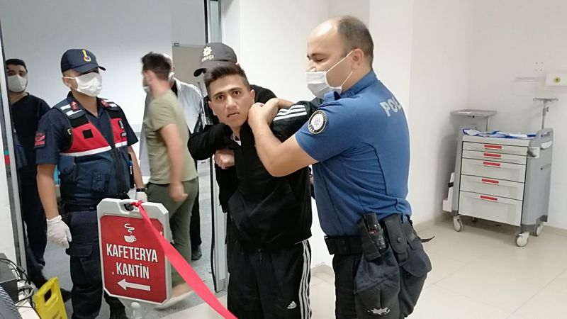 Aksaray’da yakalanan torbacı ‘savcı gelsin’ diye bağırdı