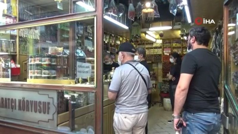 Diyarbakır'da koronavirüs vakaları artınca vatandaşlar aktarlara koştu