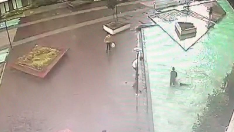 Esenyurt'ta bir kişi 11’inci kattan havuza düşerek öldü