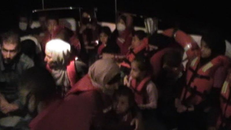 İzmir açıklarında 22 düzensiz göçmen kurtarıldı