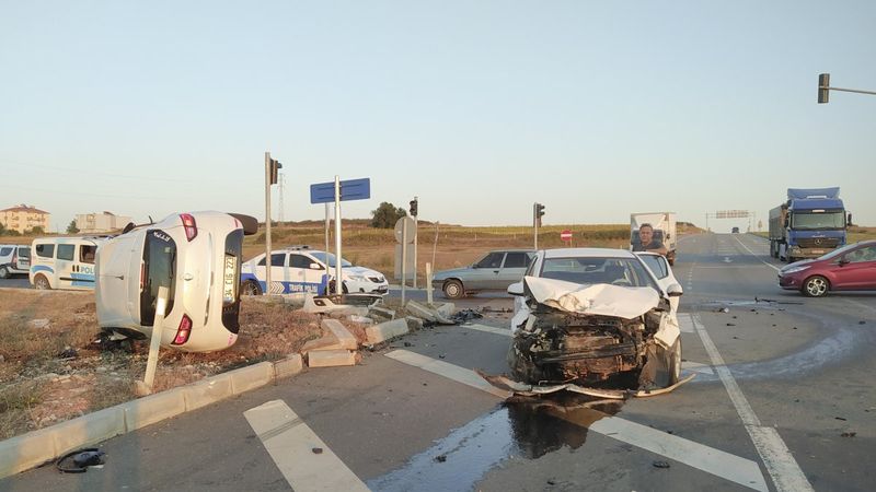 Tekirdağ'da kırmızı ışık ihlali kazaya neden oldu: 2 yaralı