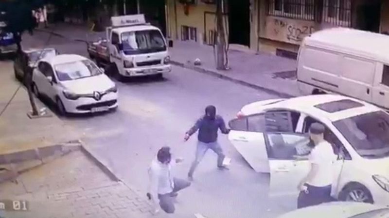 Esenler'de maskeli 4 kişi, 11 kilo altını gasbetti