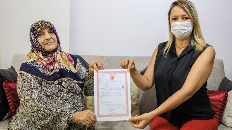 Antalya’da yaşlı kadın evini derneğe bağışladı