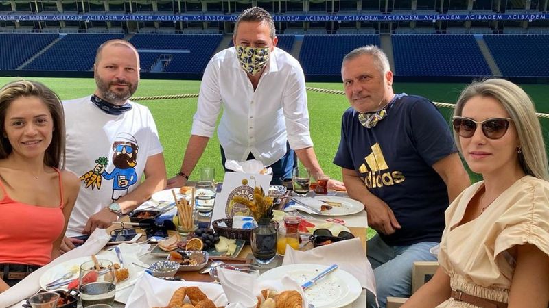 Ali Koç statta kahvaltı yaptı