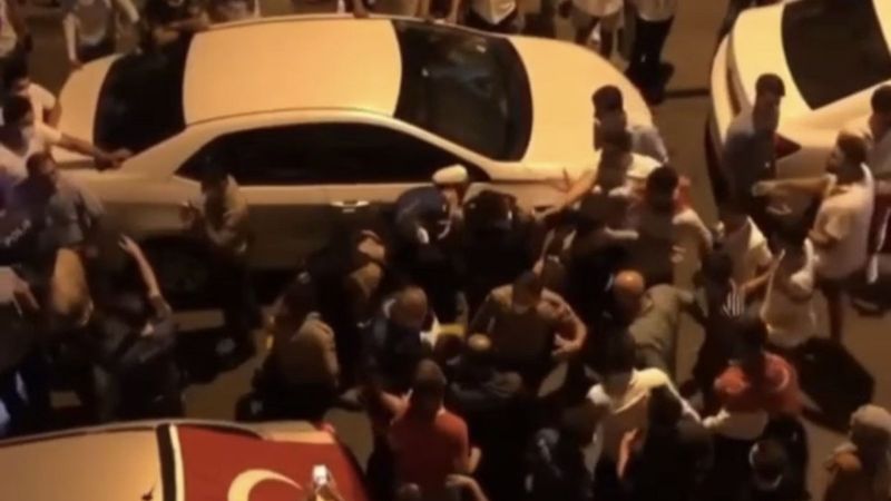 Küçükçekmece'de asker uğurlamasına polis müdahale etti