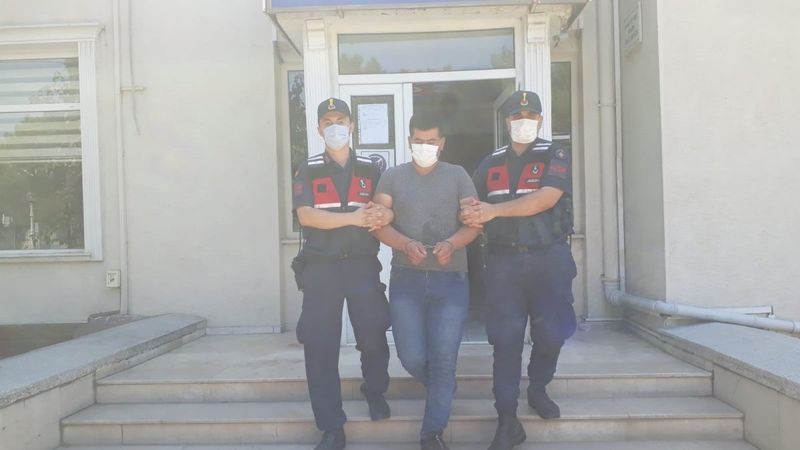 Balıkesir’de eşine laf attığını öne sürdüğü 16 yaşındaki genci öldürdü