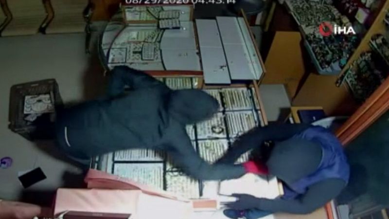 Güngören'de 3,5 dakika içerisinde 10 kilo altın çaldılar