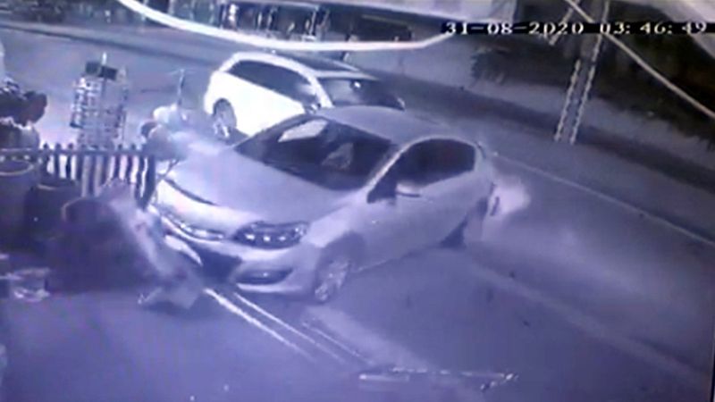 Antalya'da, Ukraynalı kadının motosikletten savrulduğu kaza