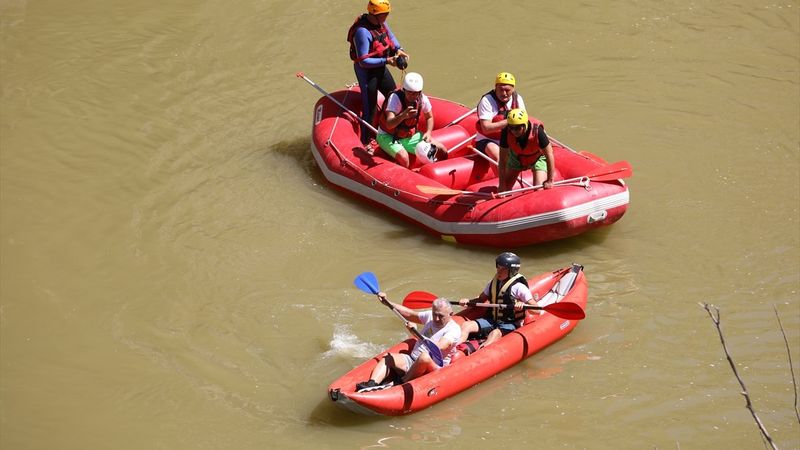 Binali Yıldırım, rafting yaptı