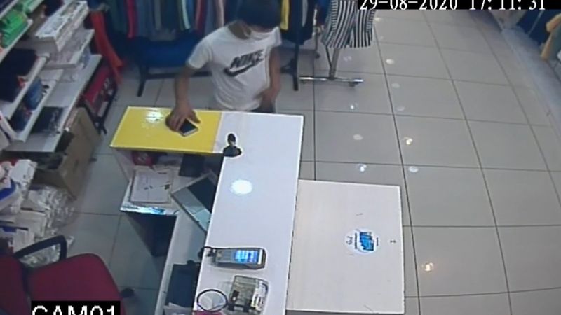 Esenler'de mağazaya giren hırsızlar telefon çaldı