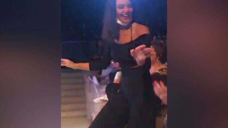 Tuvana Türkay’dan dans şov