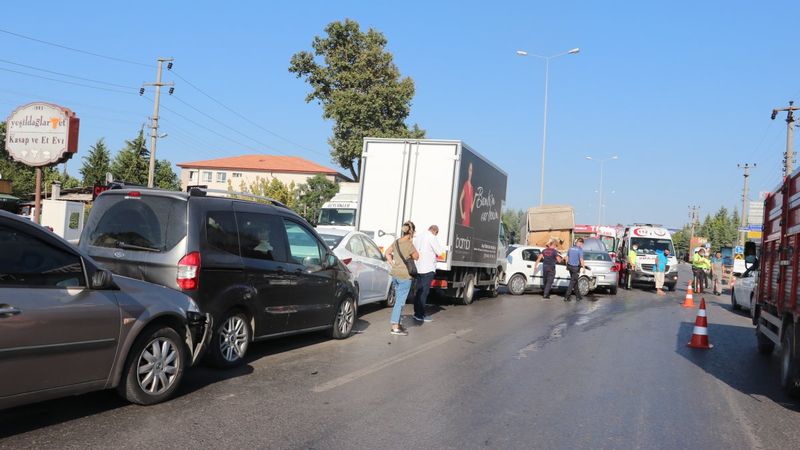 Kocaeli'de 11 araç birbirine girdi