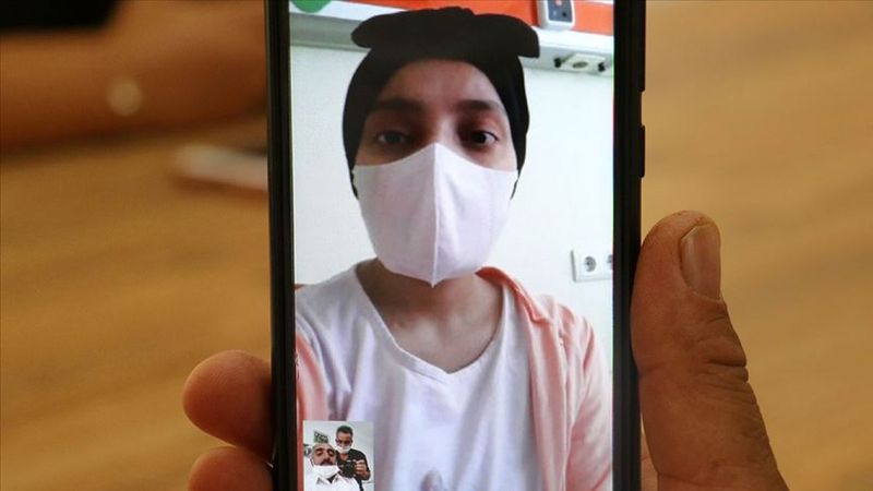 Elazığ'da genç kız, hem lösemi hem de koronavirüsle savaşıyor