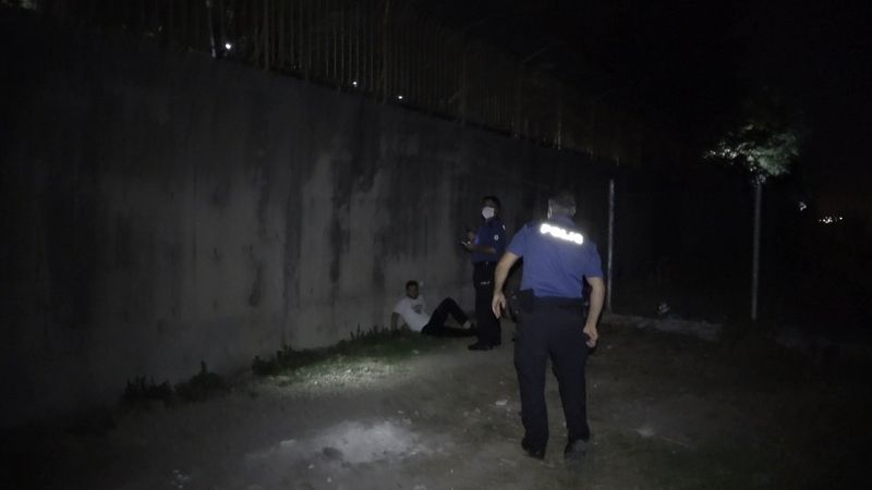 Sultangazi'de saldırıya uğrayan genci devriye gezen polis buldu