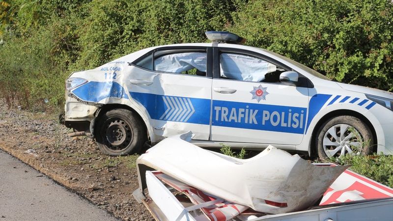 Antalya'da tankerle çarpışan ekip otosundaki 2 polis memuru yaralandı