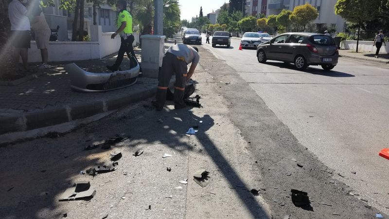 Muğla'da KPSS'ye yetişmeye çalışan iki araç kaza yaptı