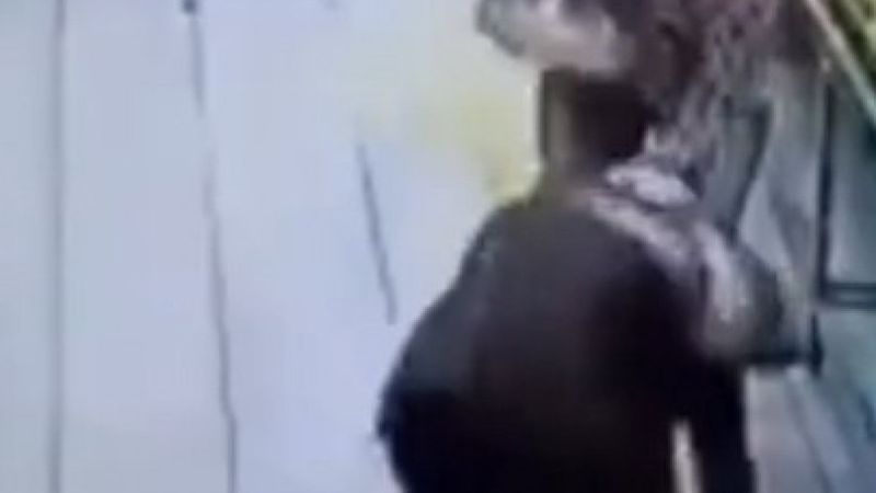 Rusya’da reyon görevlisi defalarca bıçaklandı