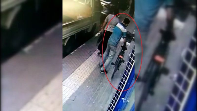 Bursa’da marketin önündeki bisikleti çaldı