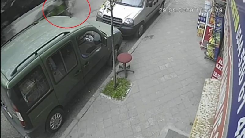 Bursa'da yolcu otobüsünün yaşlı adama çarpma anı