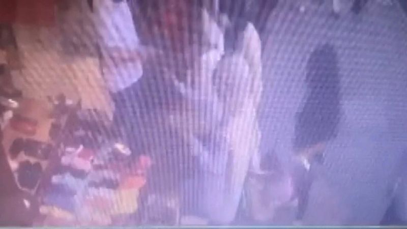 Küçükçekmece'de genç kız bebek arabasından çanta çaldı