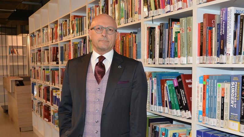 Erol Mütercimlere tepkiler büyüyor: Haliç Üniversitesi soruşturma açtı