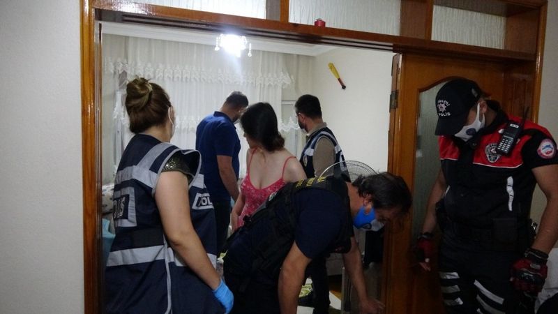 Bursa merkezli 4 ilde fuhuş operasyonu: 15 kişi yakalandı