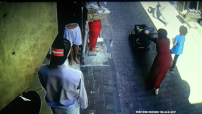 Kağıthane'de bebek arabasına çarpan minibüs trafikten men edildi