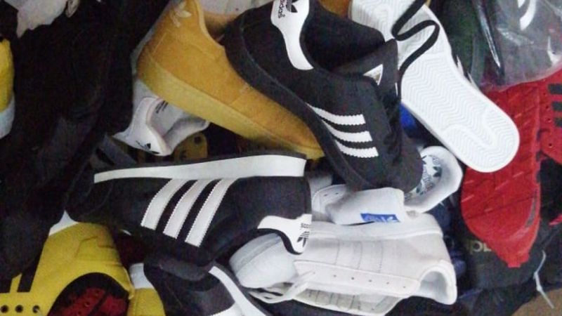 Silivri’de 250 bin TL değerinde taklit ayakkabı ele geçirildi